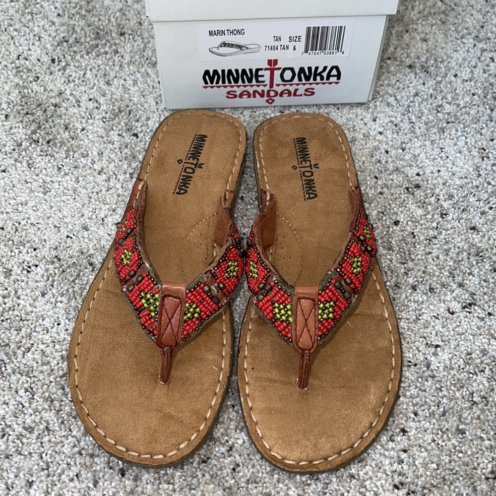 AUTH NIB Minnetonka Marin Lake Beaded Thong Sandal TAN